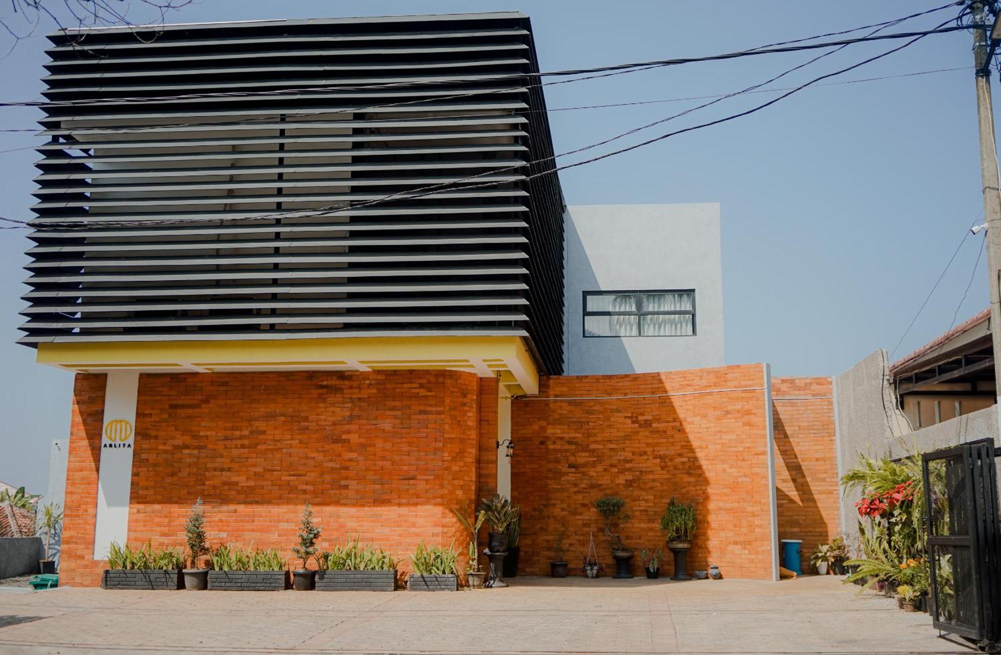 Arlita Guesthouse Cianjur Exterior foto