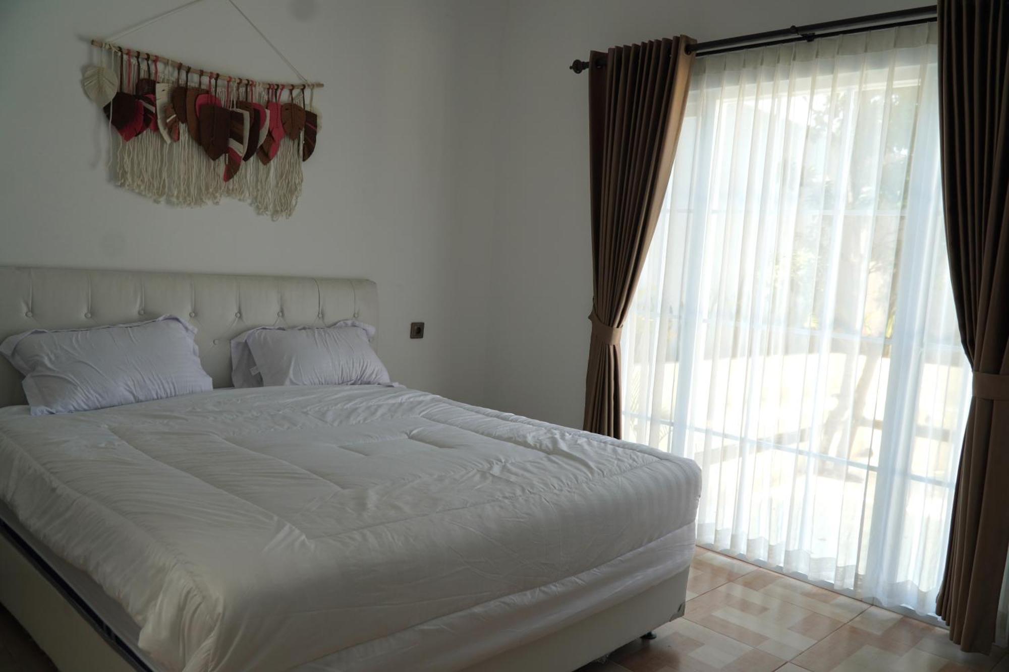 Arlita Guesthouse Cianjur Exterior foto